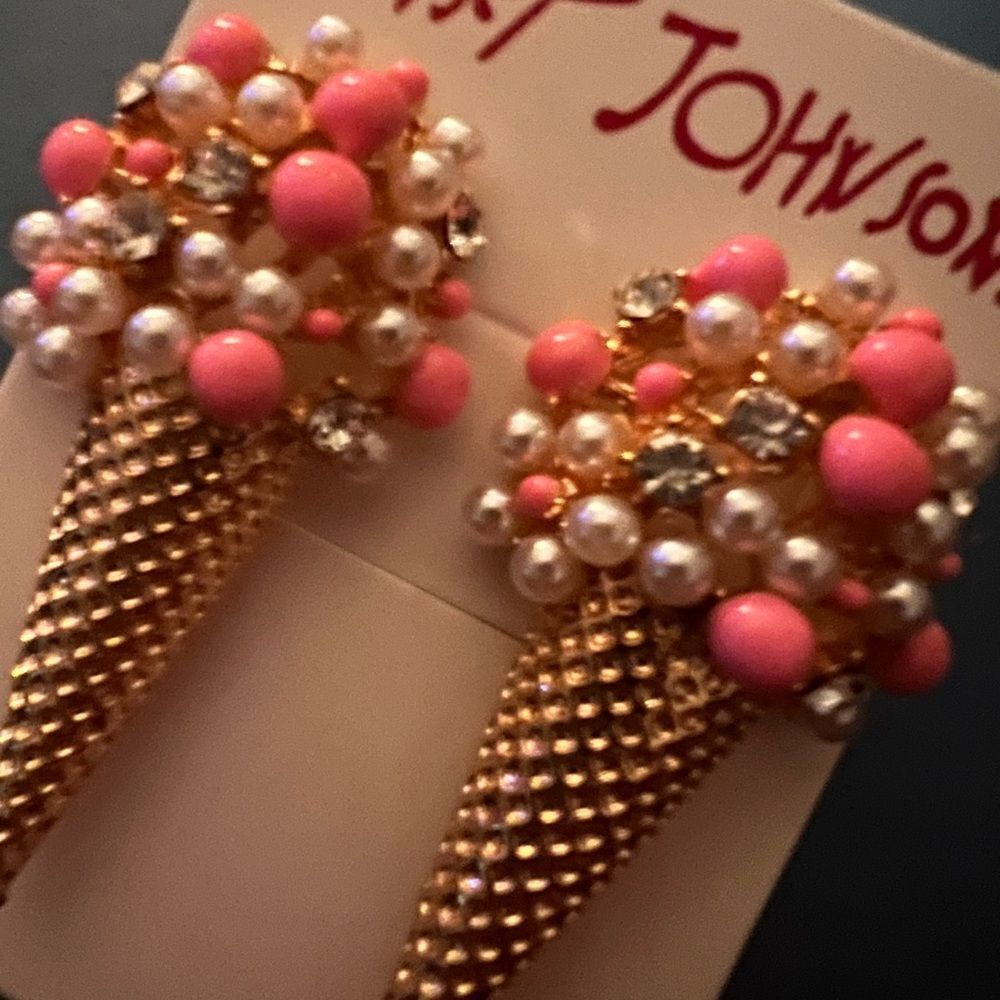 🩷 Betsey Johnson Pink and Gold Cone Earrings 🩷